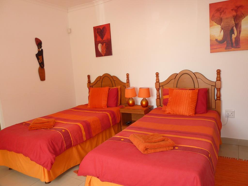Cap Ou Pas Cap Guesthouse Gordonʼs Bay Rum bild